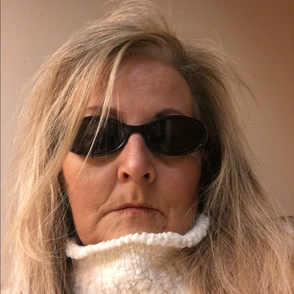 🌟 SOLD 🌟 on Vestiaire GUCCI 2457 black sunglasses, logo G Gucci temple - Picture 4 of 8